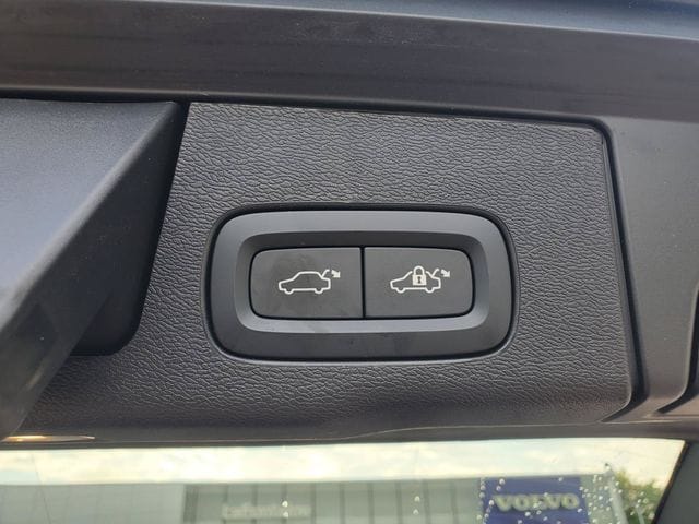 2026 Volvo XC60 Plus - Photo 33