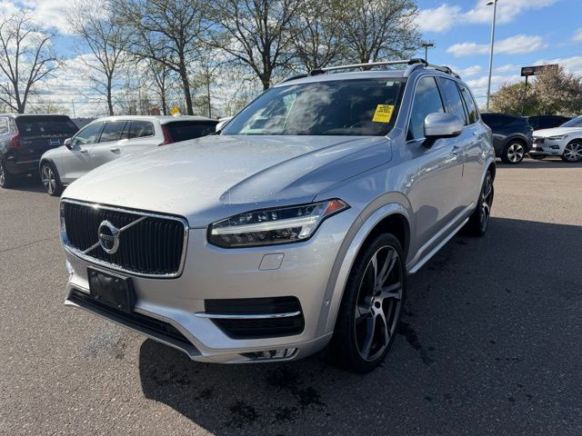 2018 Volvo XC90 T6 AWD Momentum's photo