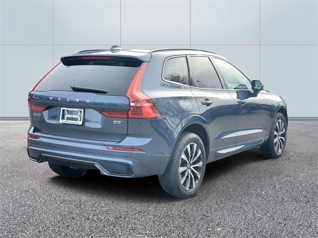 2024 Volvo XC60 B5 Core photo 4