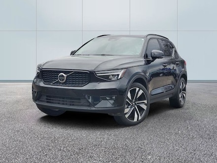 Used 2023 Volvo XC40 B5 Plus Dark Theme SUV for Sale near Detroit