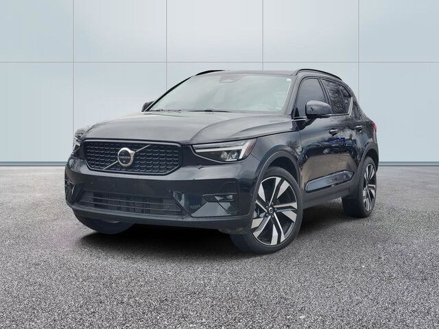 2023 Volvo XC40 B5 Plus Dark Theme SUV