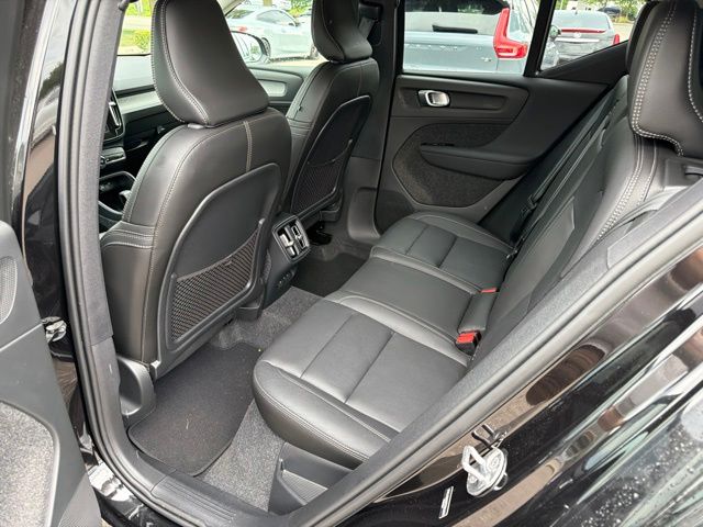 2026 Volvo XC40 Core - Photo 7
