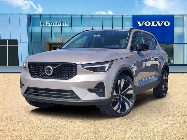 2026 Volvo XC40 SUV 