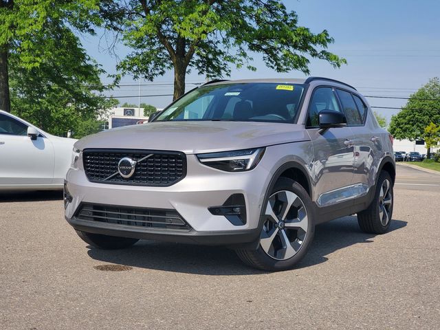 2026 Volvo XC40 B5 Plus Dark AWD's photo
