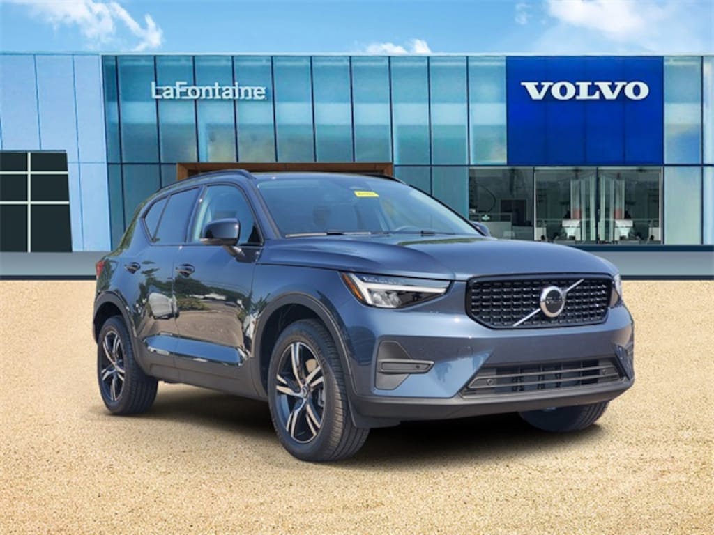 New 2026 Volvo XC40 B5 Core SUV