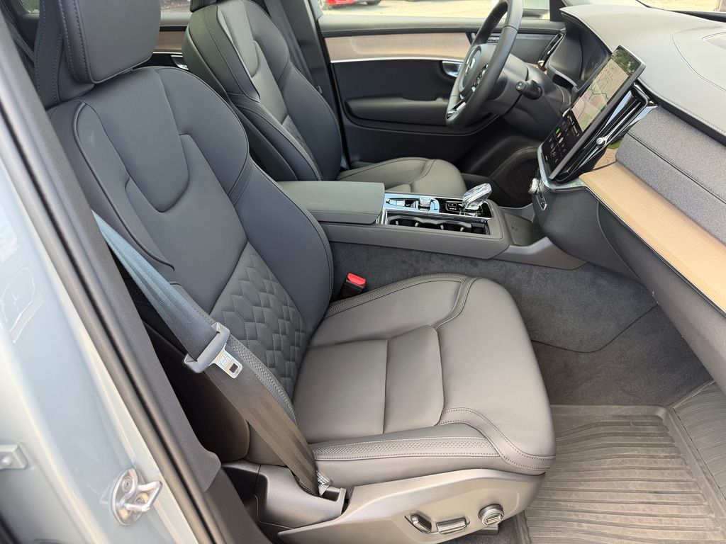 2026 Volvo XC90 Plus - Photo 9