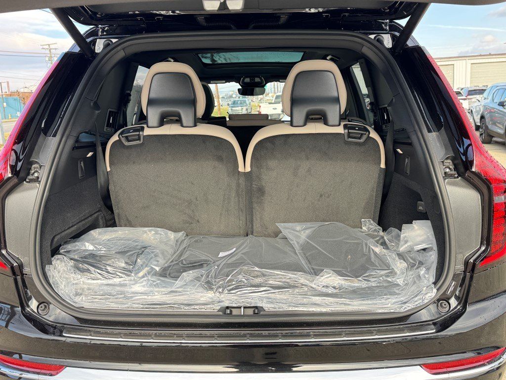 2026 Volvo XC90 Plus - Photo 15