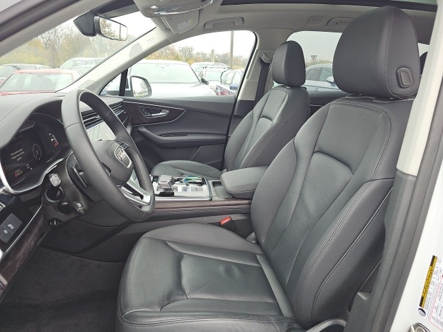 2023 Audi Q7 55 Premium Plus photo 4