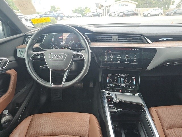 2022 Audi e-tron Sportback S line Premium Plus photo 2