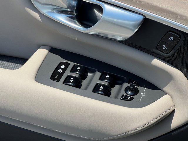 2026 Volvo XC90 Ultra - Photo 32