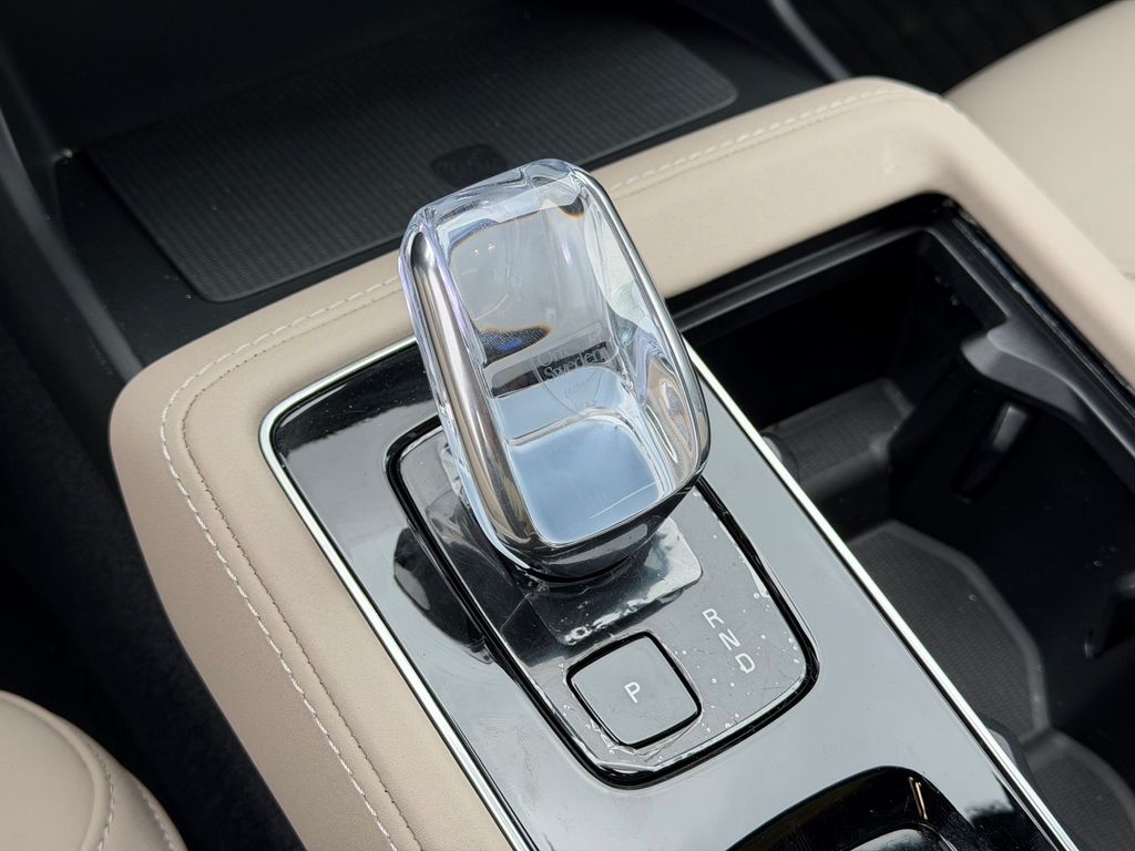2026 Volvo XC90 Plus - Photo 28