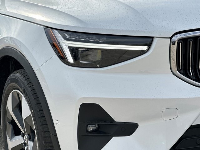 2025 Volvo XC40 Plus photo 3