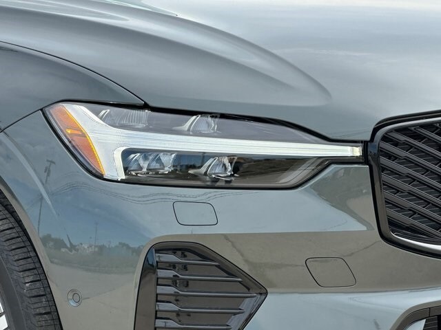 2026 Volvo XC60 B5 Plus photo 3