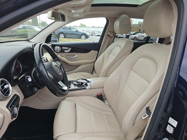 2016 Mercedes Benz GLC 300 4MATIC photo 3