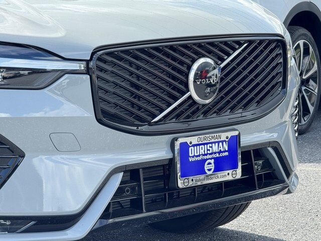 2026 Volvo XC60 B5 photo 2