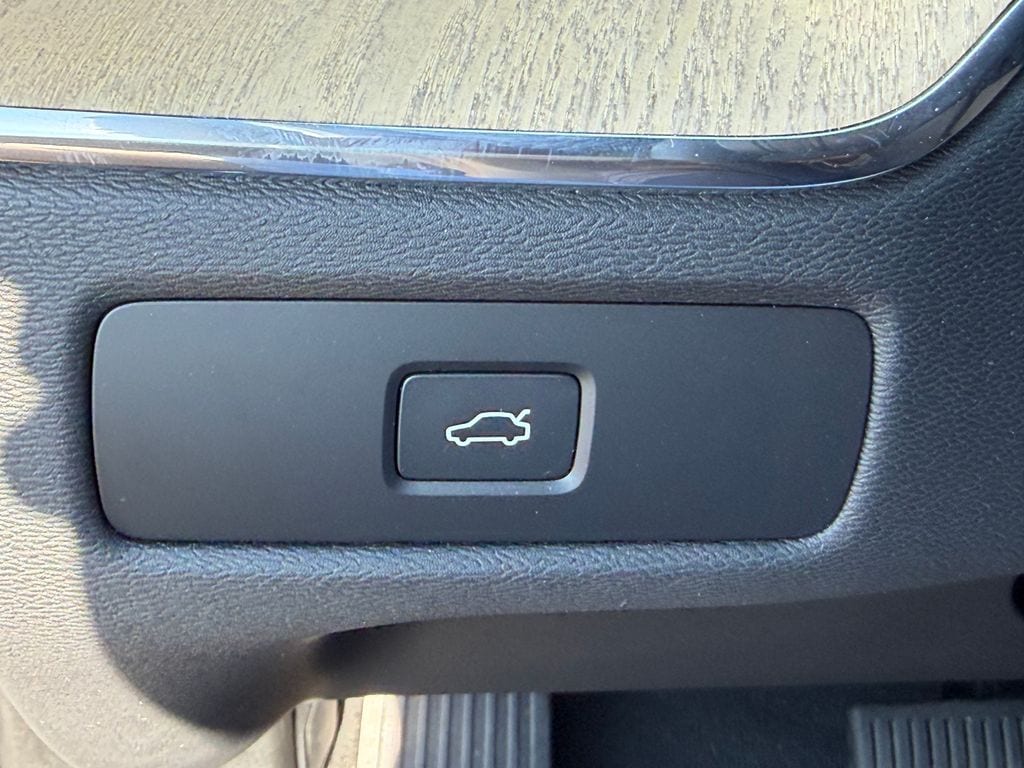 2026 Volvo XC60 Plus - Photo 30