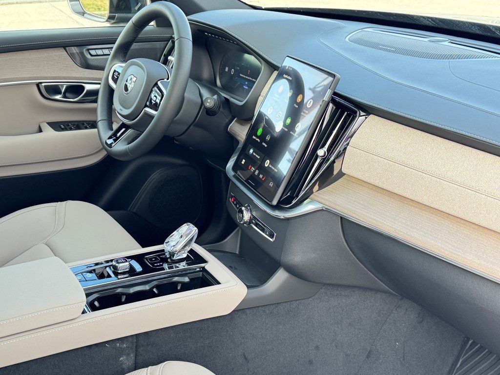 2026 Volvo XC90 Plus - Photo 11
