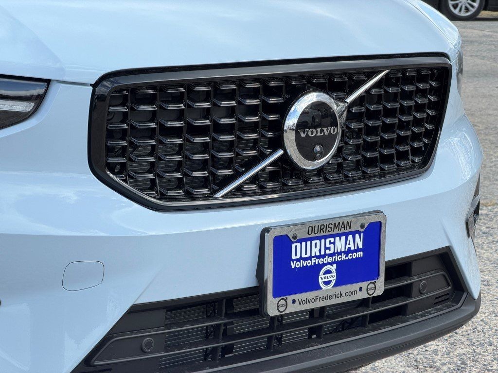 New 2026 Volvo XC40 B5 Plus SUV