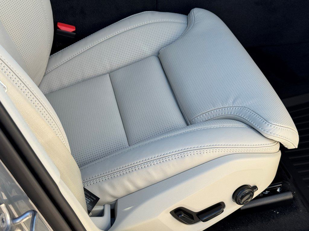 2026 Volvo XC60 Ultra - Photo 13