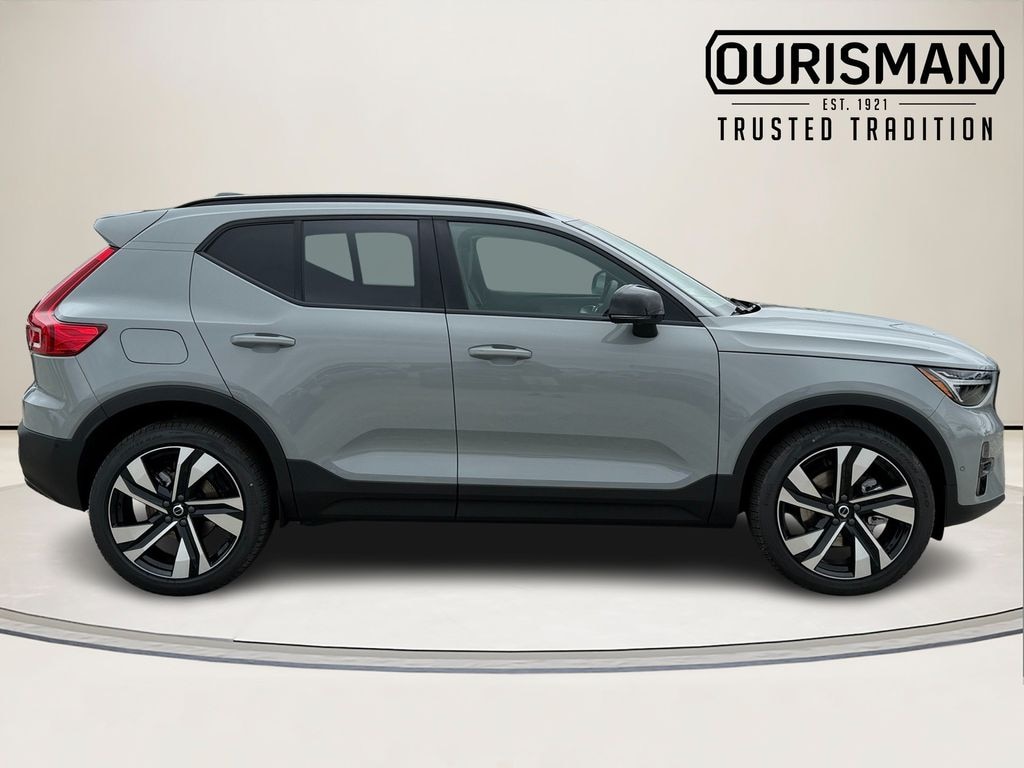 New 2026 Volvo XC40 B5 Plus SUV