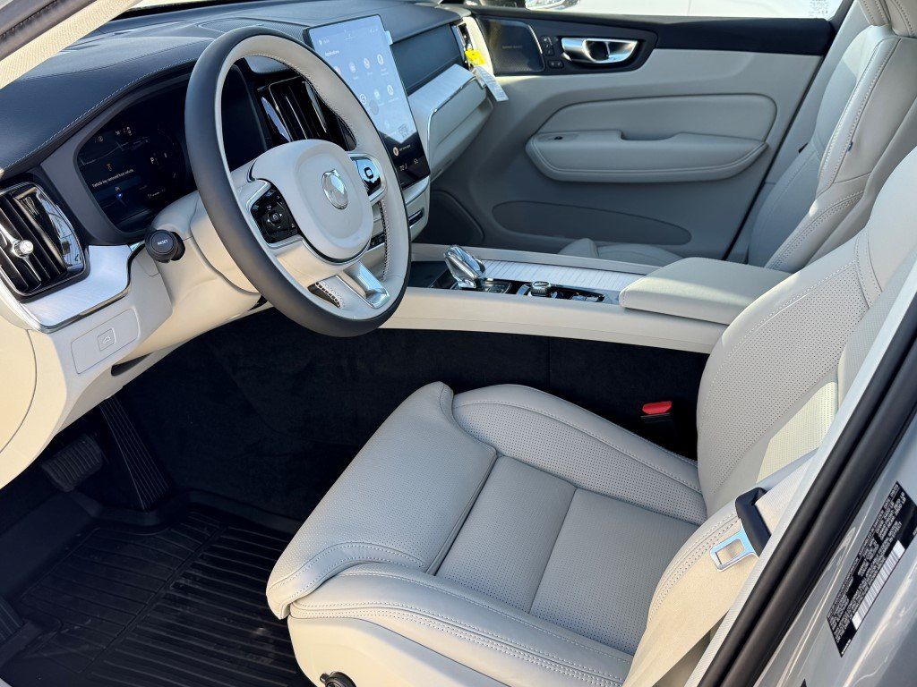 2026 Volvo XC60 Ultra - Photo 18