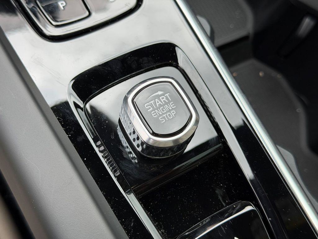 2026 Volvo XC60 Plus - Photo 29