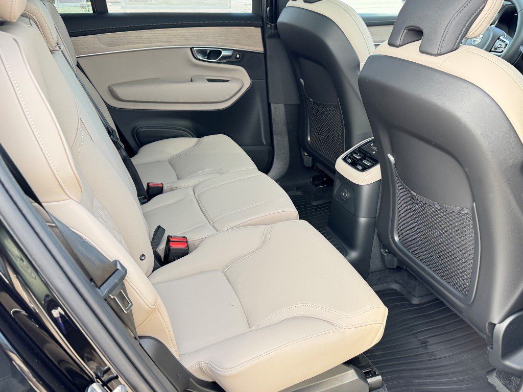 2026 Volvo XC90 Plus - Photo 13