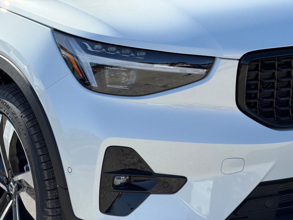 New 2026 Volvo XC40 B5 Ultra SUV