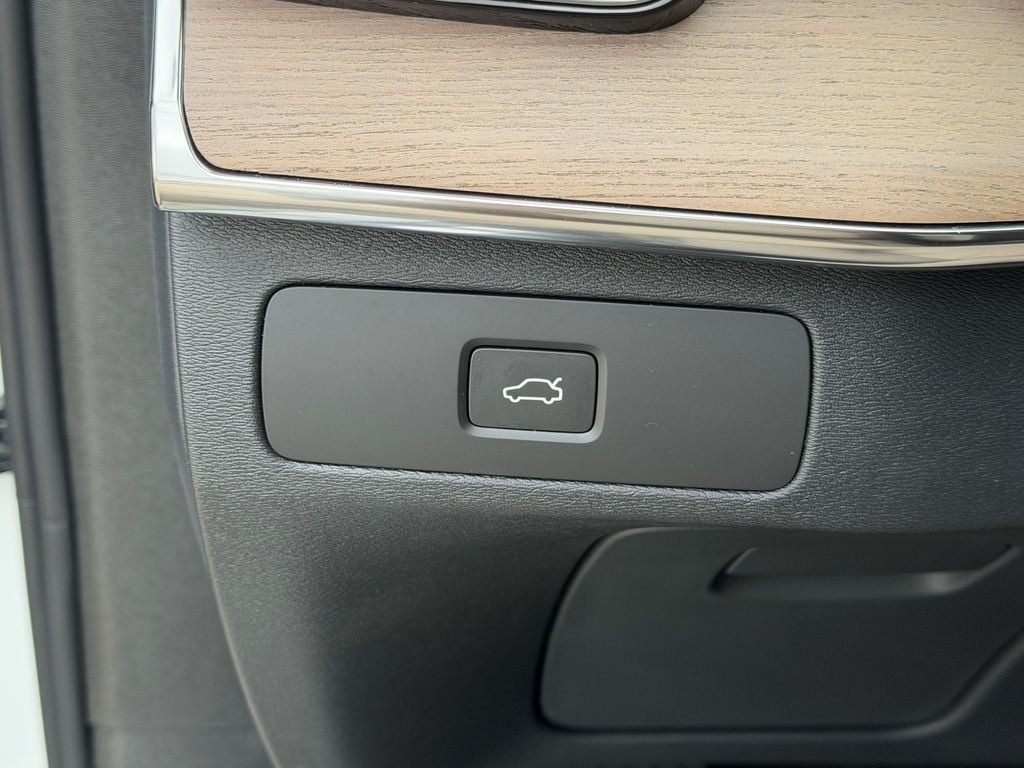 2026 Volvo XC90 Plus - Photo 32