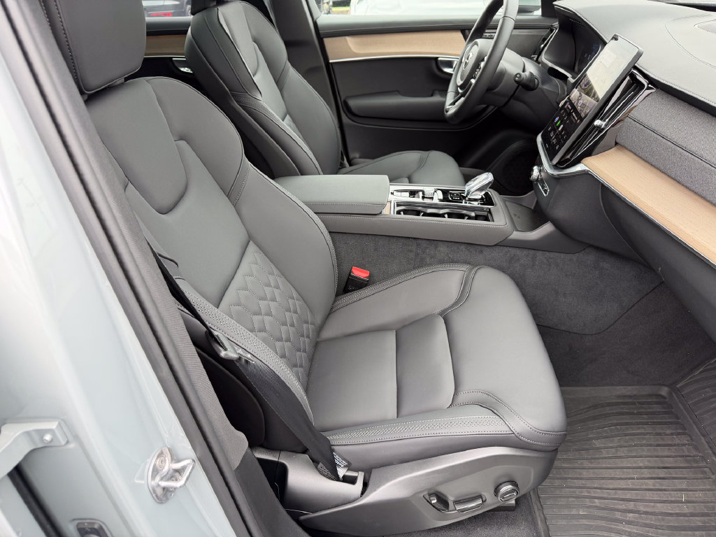 2026 Volvo XC90 Plus - Photo 9