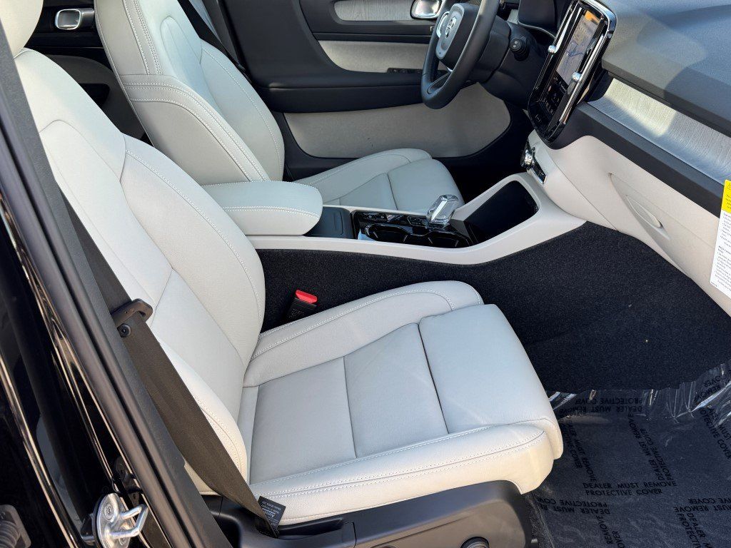 2026 Volvo XC40 Ultra - Photo 11