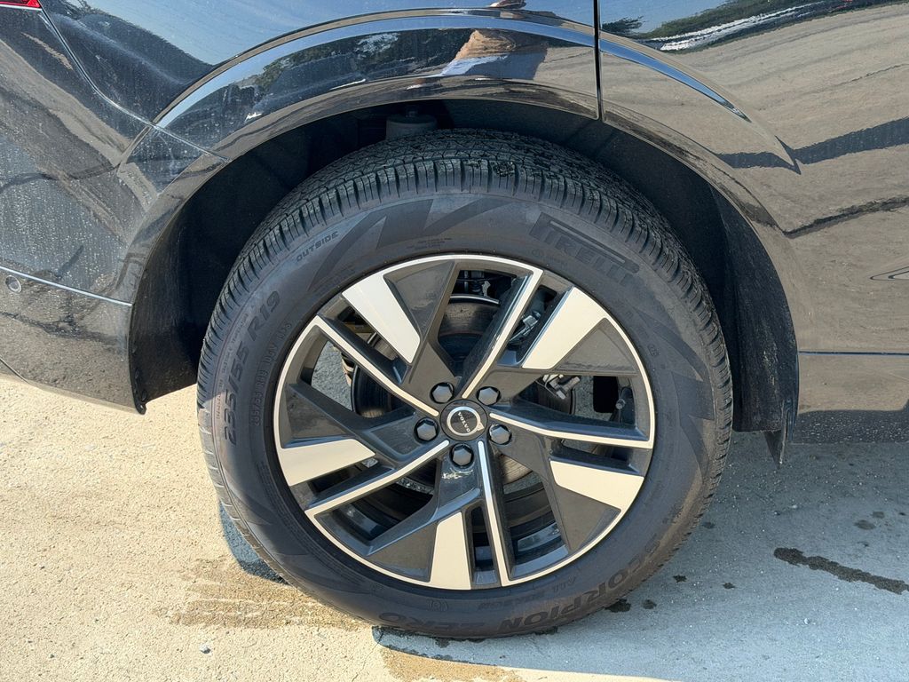 2026 Volvo XC60 Plus - Photo 6