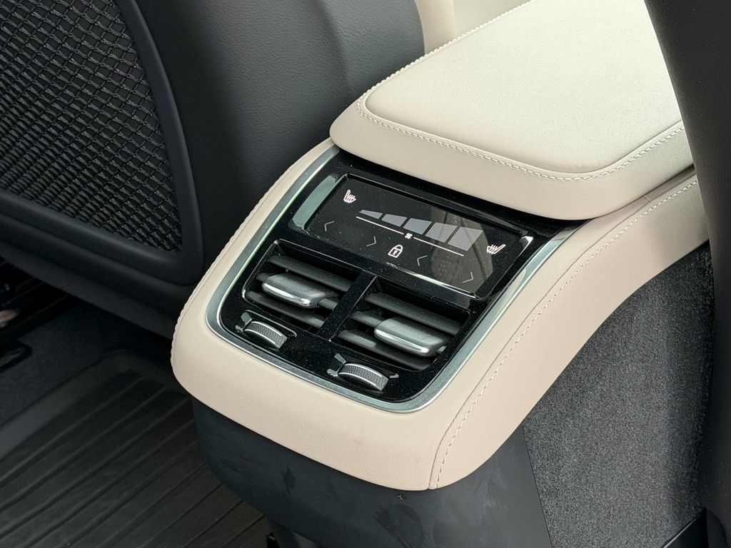 2026 Volvo XC90 Plus - Photo 12