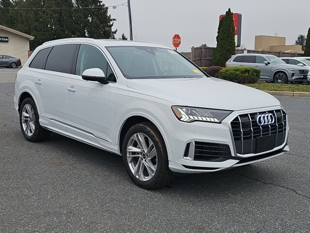 2023 Audi Q7 55 Premium Plus photo 2
