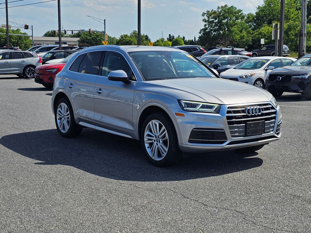 2019 Audi Q5 2.0T quattro S tronic Premium Plus's photo