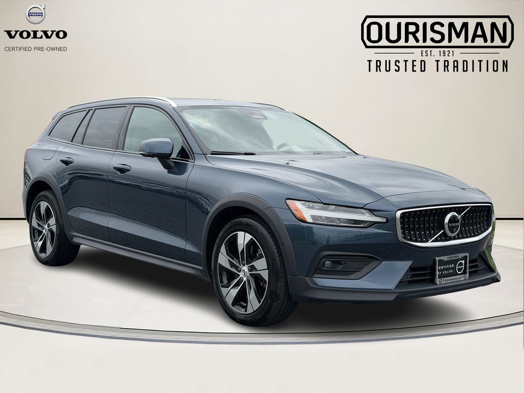 2024 Volvo V60 Cross Country B5 Plus AWD's photo