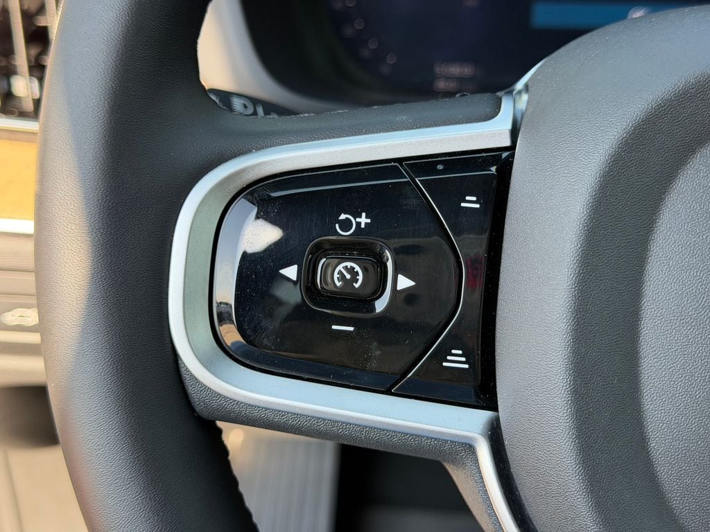 2026 Volvo XC60 Plus - Photo 19