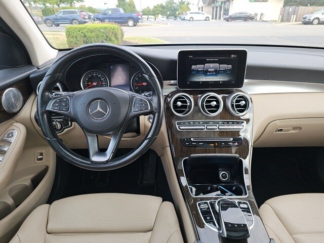 2016 Mercedes Benz GLC 300 4MATIC photo 2