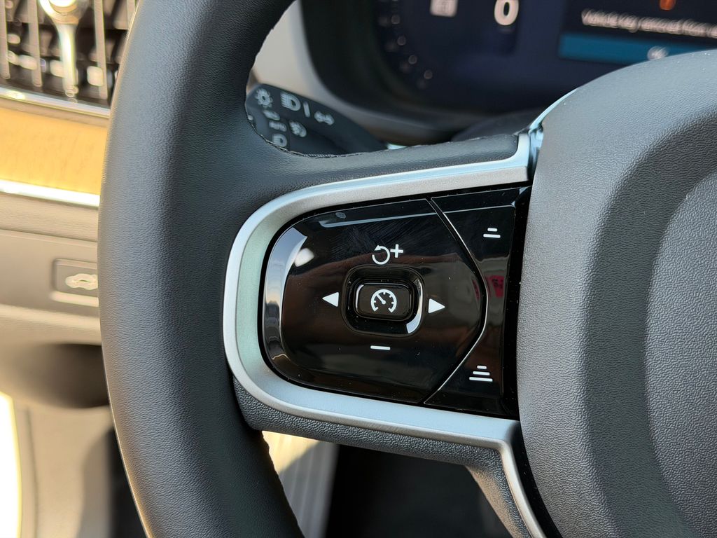 2026 Volvo XC60 Plus - Photo 19