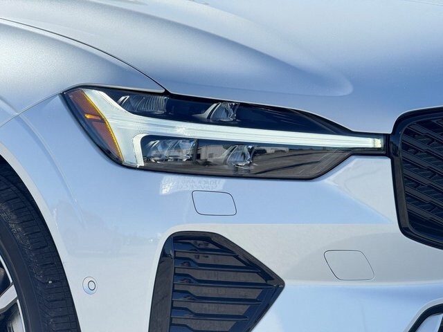 2026 Volvo XC60 B5 Plus photo 3