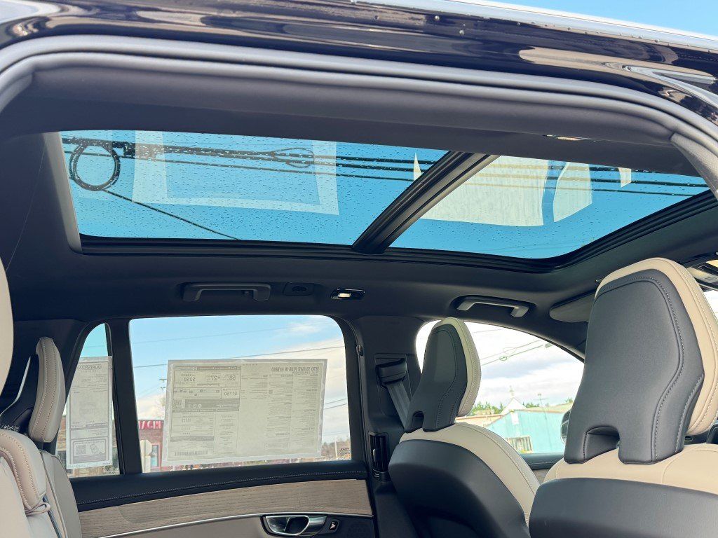 2026 Volvo XC90 Plus - Photo 14