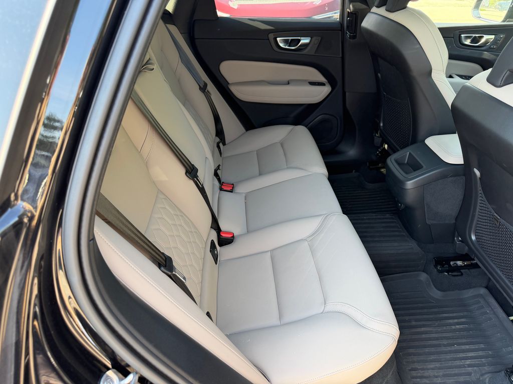 2026 Volvo XC60 Plus - Photo 11