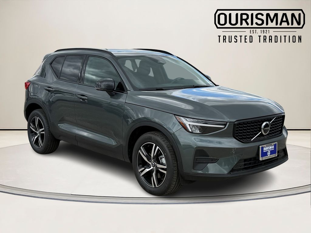 2026 Volvo XC40 B5 Core Dark AWD's photo