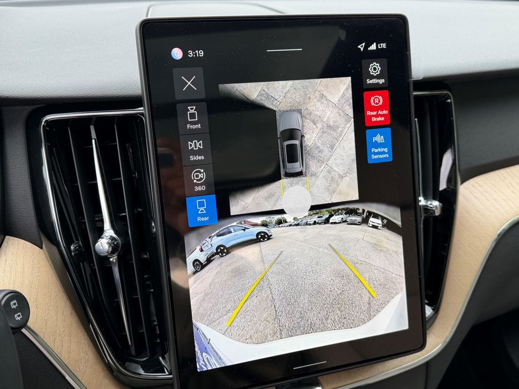 2026 Volvo XC60 Plus - Photo 23