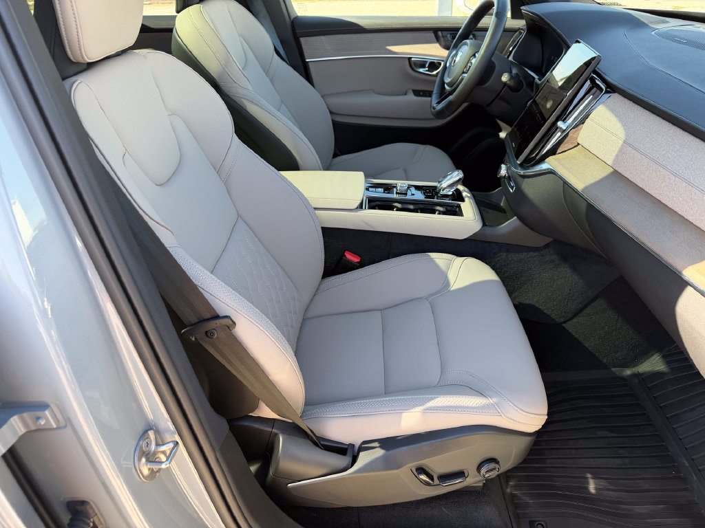2026 Volvo XC90 Plus - Photo 9