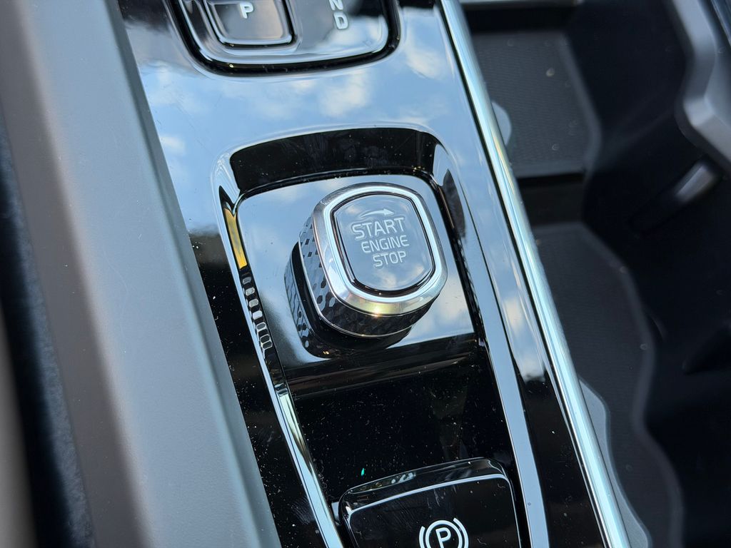 2026 Volvo XC60 Plus - Photo 28