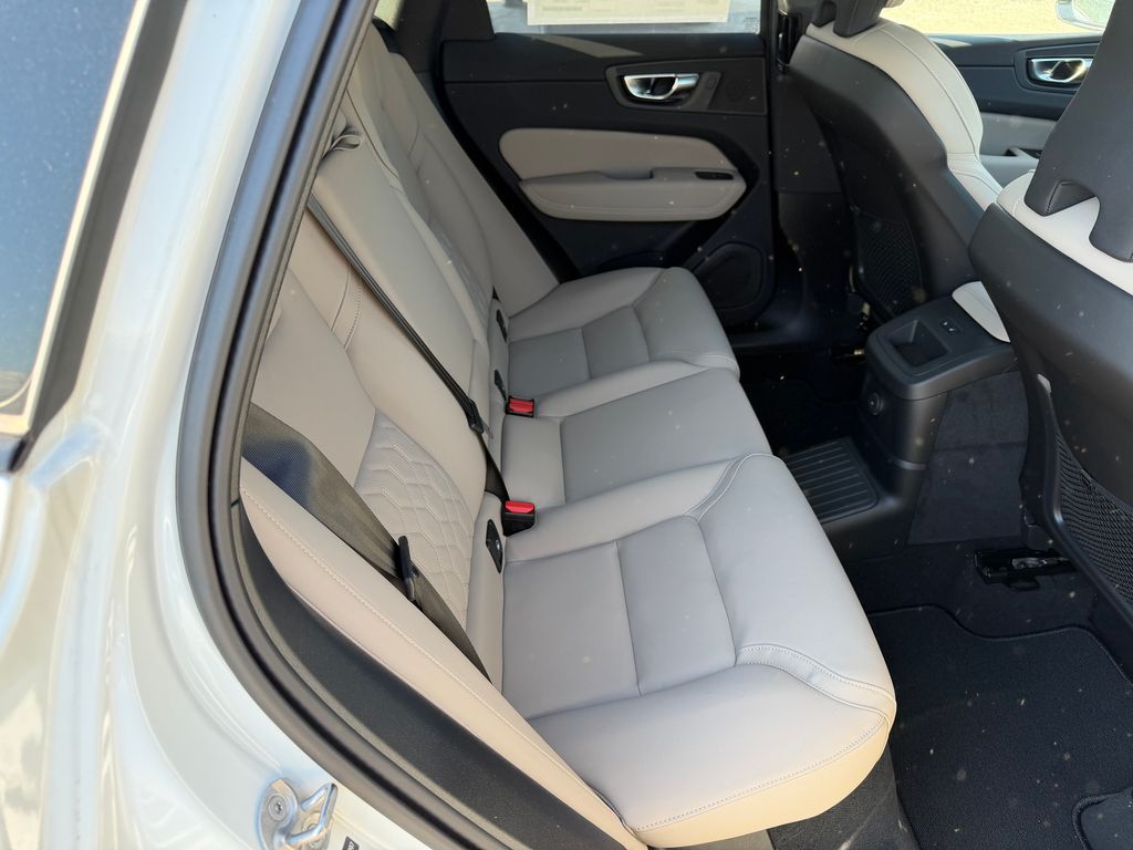 2026 Volvo XC60 Plus - Photo 11
