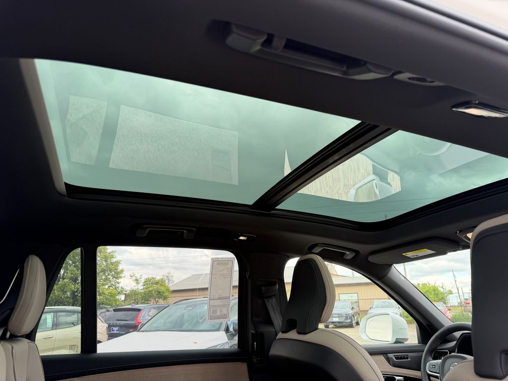 2026 Volvo XC90 Plus - Photo 10