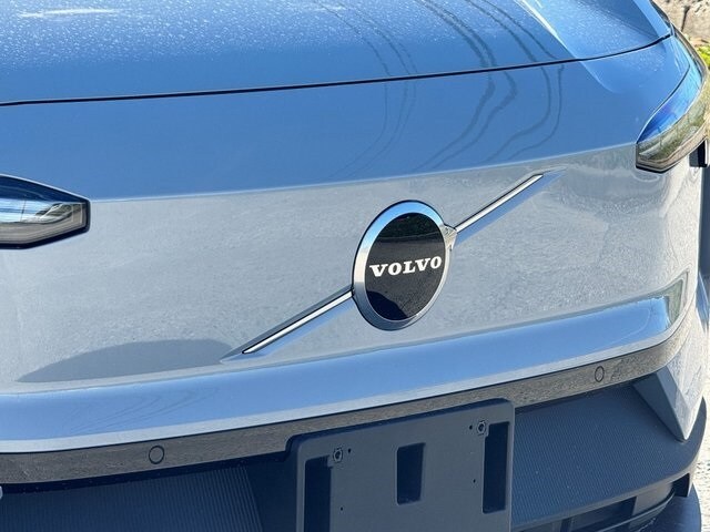 2026 Volvo EX30 Plus photo 2