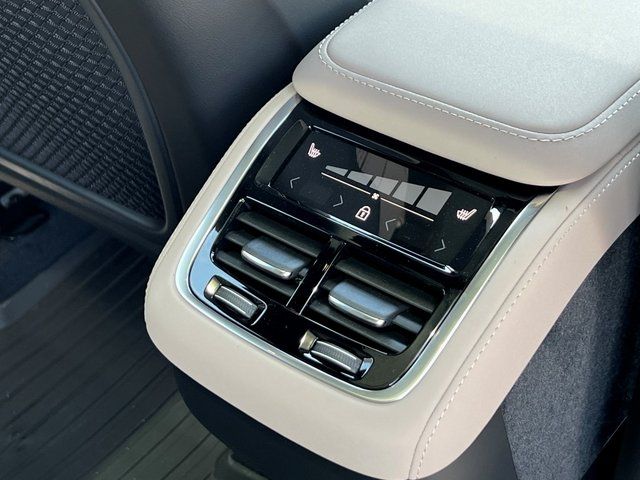 2026 Volvo XC90 Ultra - Photo 12